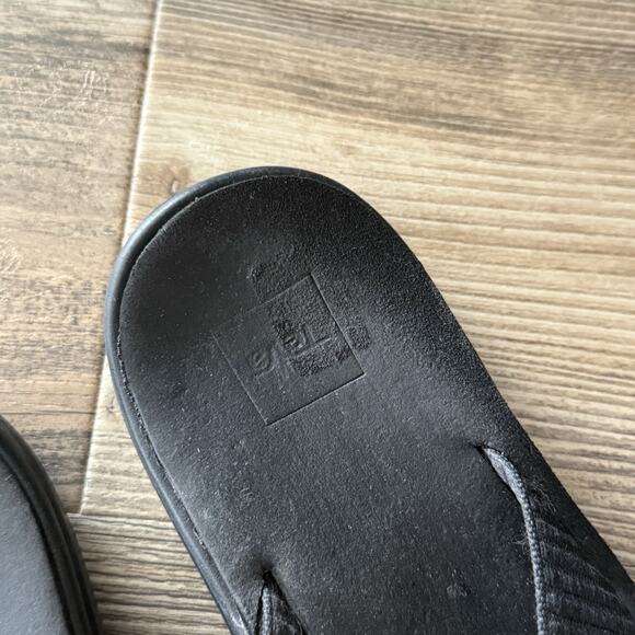 Teva Black Flip Flop Sandals Slip On Thong Style Women’s Size 7 - Picture 2 of 9